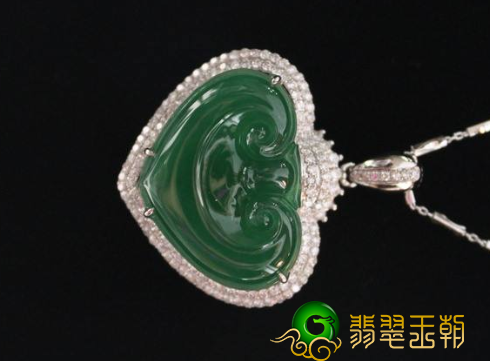 翡翠美在哪里：翡翠如漂亮美女 没嫁已倾世   第2张