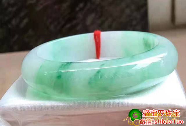 翡翠镯子的价格受哪些方面危害，翡翠手镯价格如何看   第2张