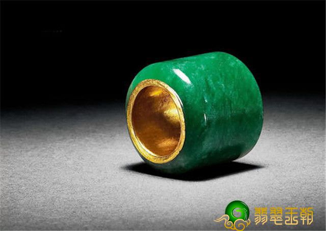 翡翠扳指价格高吗？讲一讲翡翠扳指的小知识！（上）   第2张