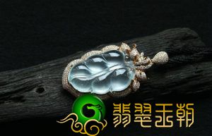 翡翠挂链有什么寓意 佩戴翡翠挂链都有哪些好处 第7张
