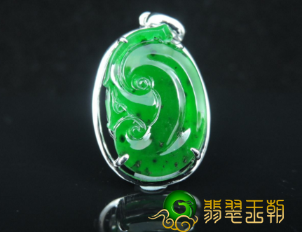 木那料翡翠吊坠多少钱 价钱贵便宜 