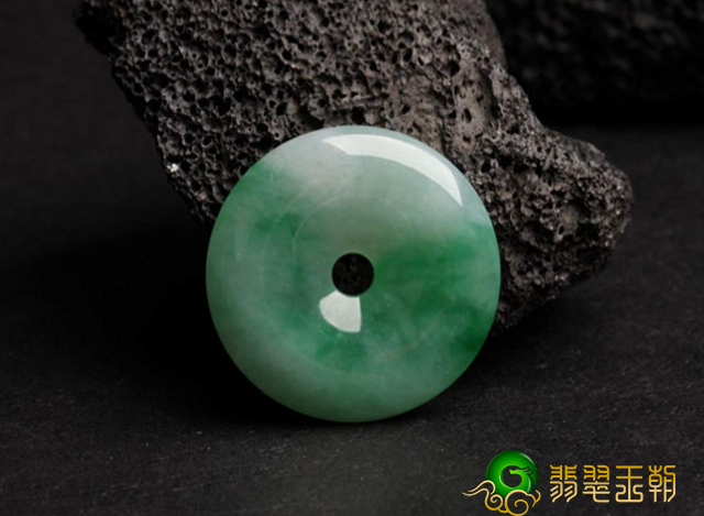 翡翠平安扣的寓意哲学   第1张