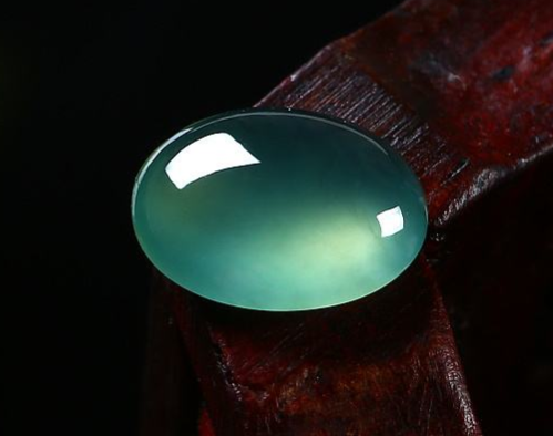 
                购买翡翠，是选翡翠裸石的好还是镶嵌成品的好呢
   第1张