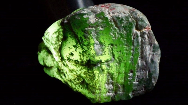 怎么辨别翡翠原石-翡翠原石市场趋势