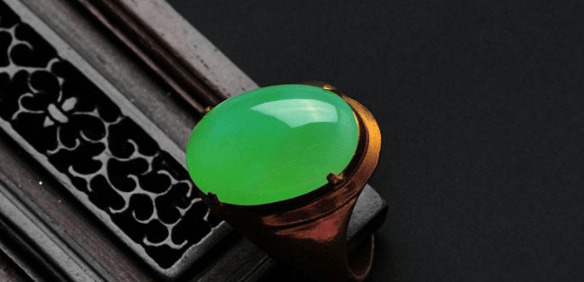 天然翡翠会有气泡吗?我们要怎样鉴别翡翠的真假呢？   第2张