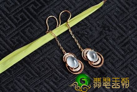 不同年龄段的人佩戴翡翠耳环的寓意各不同 第1张