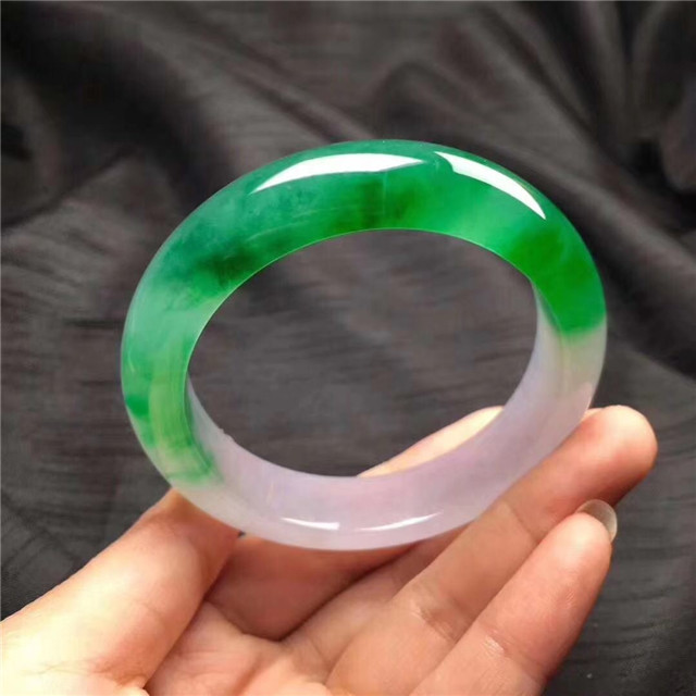 翡翠的种、水、地哪个更加重要?点击查看行家来告诉你! 第1张