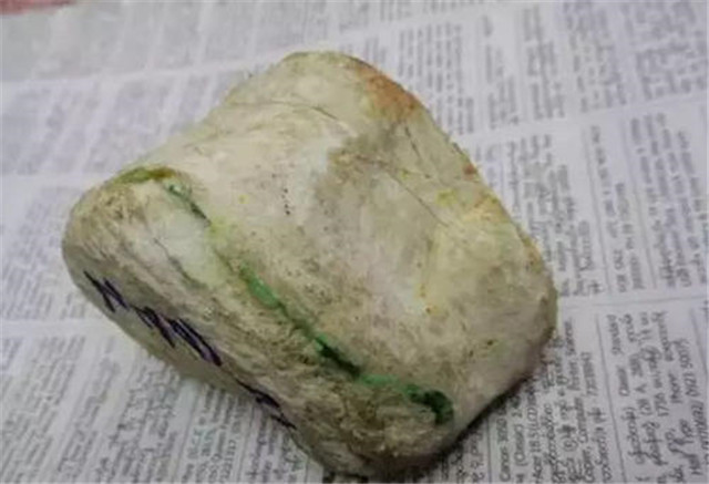 翡翠原石莽带是什么？本文为你答疑解惑！   第2张