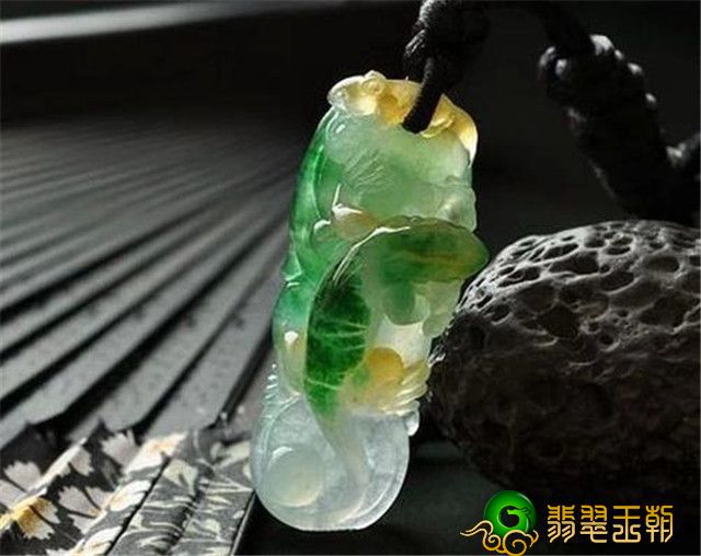 翡翠绿含有黄被称作哪些？翠友们一起来全方位了解它！   第3张