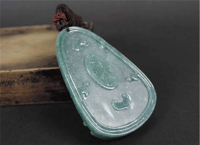 小众的蓝水翡翠市场上却有很多？小心别买到仿制品了！   第3张