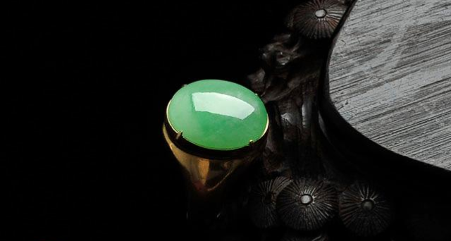 绿色翡翠戒指适合年轻人吗？绿色翡翠戒指会不会显老？(图文)   第3张