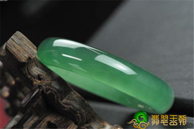 翡翠镯子的购买方法，你掌握是多少！   第2张