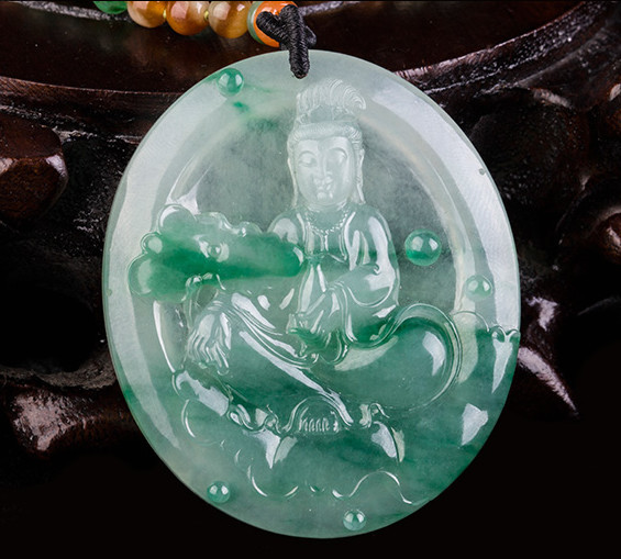 
                能不能买到称心如意的翡翠观音全看这个小技巧了！
   第3张