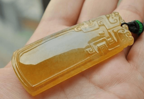 翡翠无事牌尺寸规格有什么要求?它的雕刻并不是真的“无饰”! 第2张