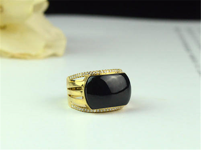 男士戴什么翡翠戒指好看？为你带来最新的详细说明！(图文)   第1张