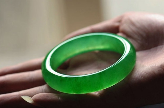 佩戴貔貅有什么讲究 佩戴貔貅的戴法有哪些？   第1张