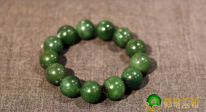 收藏价值的翡翠手串要达到三个要求!遇到可千万不能错过 第1张