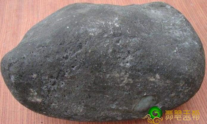 掌握翡翠原材料皮的专业知识对內部质量的分辨有非常大益处   第2张