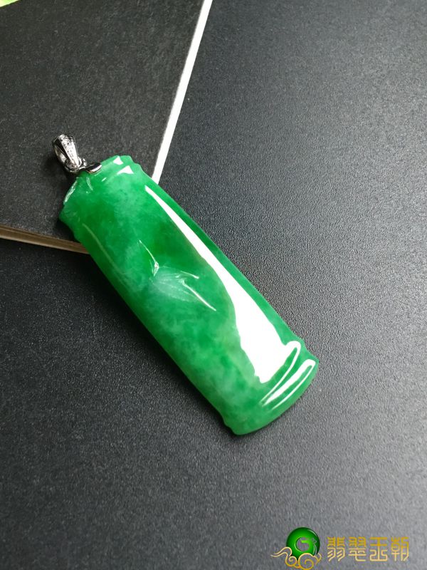 怎样简易辨别翡翠翡翠原石的优劣 如何去评定翡翠翡翠原石的真伪   第2张