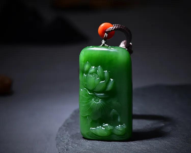 
                中国人都喜欢把玉石当作传家宝，到底是在传承什么？
   第2张