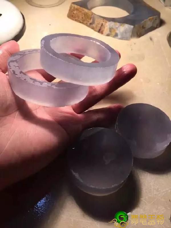 那样的翡翠才算的上绝品冰种翡翠，你这些只有算好！   第4张