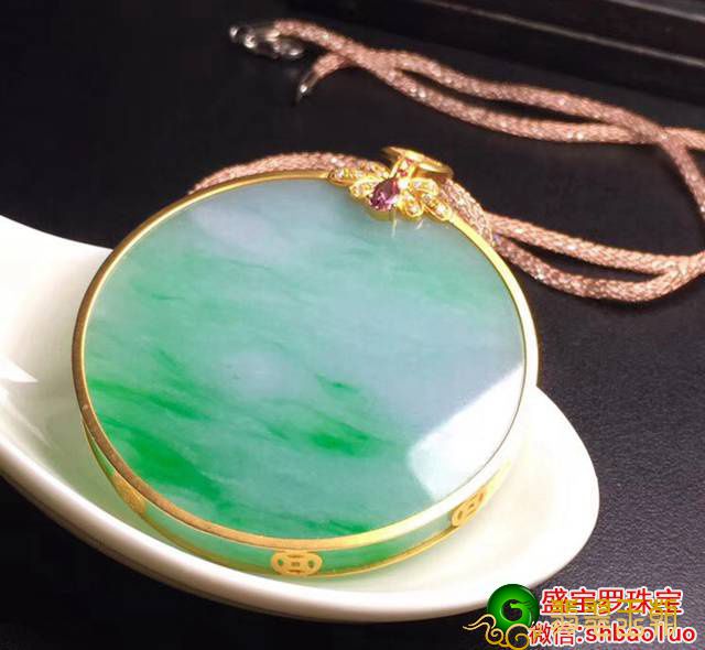 翡翠和和田玉籽料哪个好？翡翠的攻效要清楚   第1张