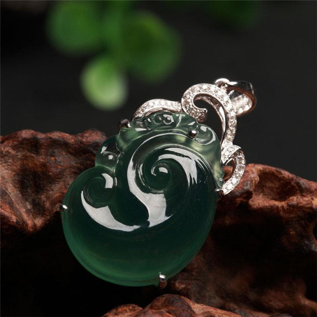 翡翠颜色越绿越好吗?答案可能出乎很多人意料! 第1张