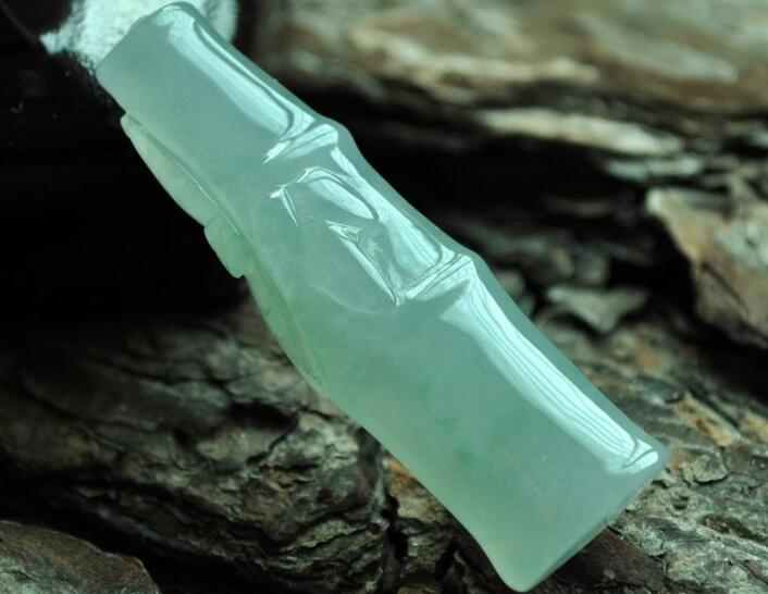 节节高翡翠挂件款式只有一种吗？关于翡翠节节高的寓意你了解多少？   第1张