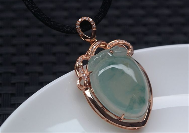 选择翡翠时什么厚度最合适？看个人喜好即可！(图文)   第3张