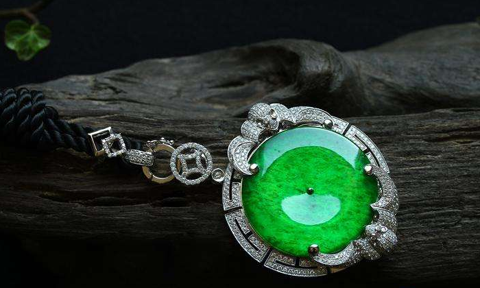 翡翠吊坠的寓意有哪些？快点进来了解一下！(图文)   第2张