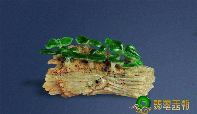 什么的翡翠原料会做摆设？翡翠摆设的收藏发展前景原来这么大！   第1张
