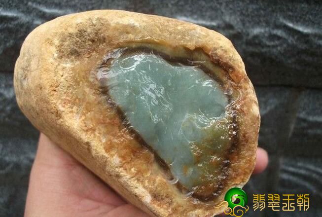 翡翠翡翠原石的皮壳有什么？皮壳的特点及假皮壳的评定方式   第2张