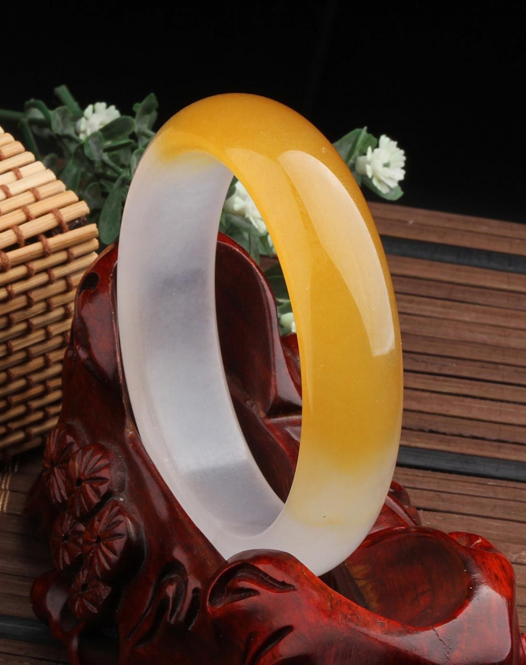 一百多买的金丝玉手镯是真的吗 该怎么鉴别 