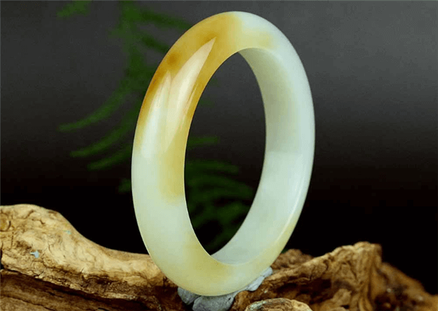 且末糖白料在和田玉中什么档次？说出来你可能不信！   第1张