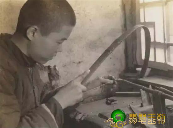 难得一见的玉石雕刻工作人员旧照片   第7张