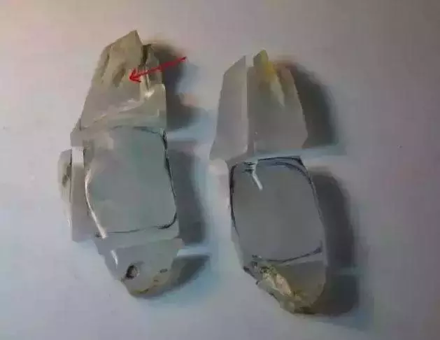 
                像猪蹄一样的翡翠原石，被雕成让人惊叹的罗汉，玉雕师服气了
   第2张