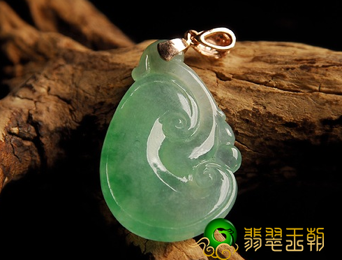 什么叫阳绿翡翠，掌握阳绿翡翠的评定方式   第2张