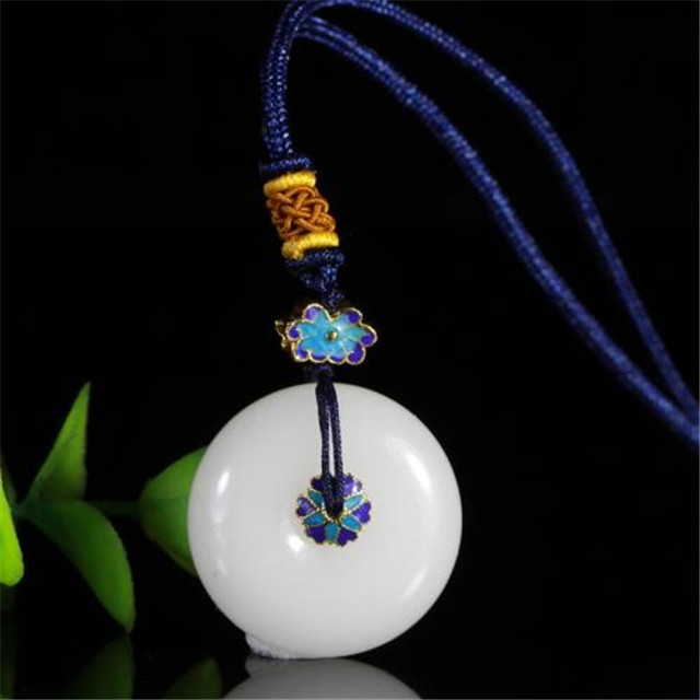 和田玉平安扣价格高吗?讲讲如何挑选优质和田玉平安扣!(图文) 第1张