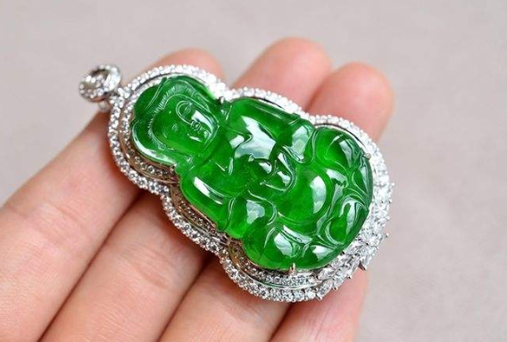 翡翠帝王绿挂件值多少钱？看完就知道了！   第3张