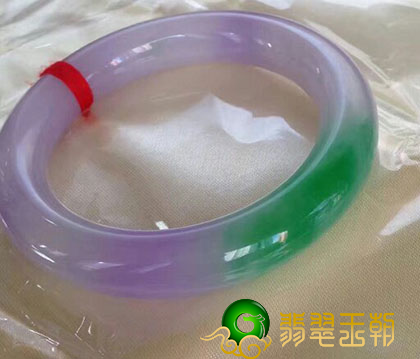 春带彩手镯贵划算 春带彩手镯市场价格   第1张