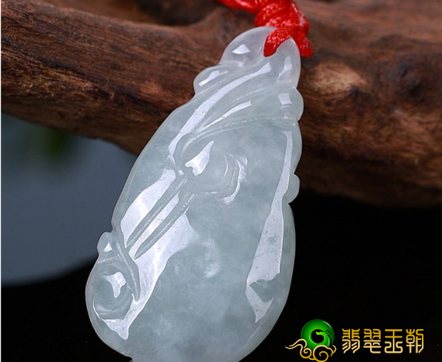 怎么才能挑到优秀品格的翡翠项链吊坠？当然是依据外观了！   第2张