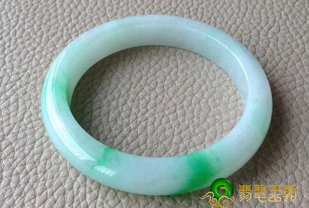 糯种阳绿翡翠镯子的价钱如何？记牢这种知识要点！   第3张