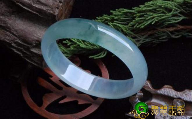 关于高冰翡翠和冰种翡翠的区别要知道 