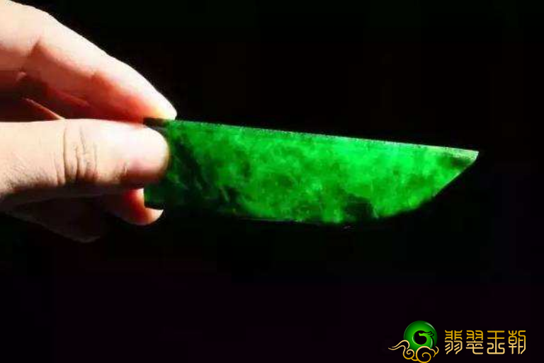 翡翠中这么一种假翡翠叫广片翡翠,这是怎么回事? 第1张