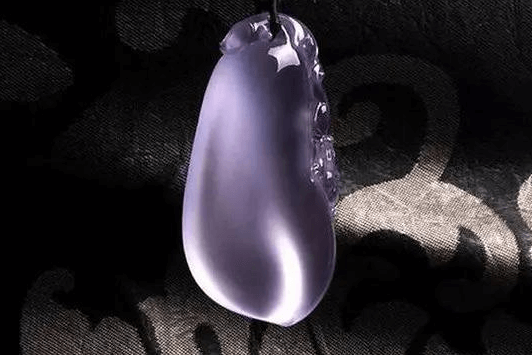 你听过龙石种翡翠吗？龙石种翡翠有几种颜色？   第3张