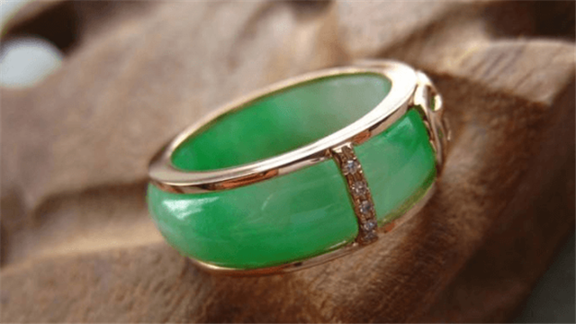 男士戴翡翠戒指哪个手指好?这些讲究你知道吗?(图文) 第1张