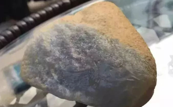 5000块的原石直接这样雕，这玉雕师也太大胆了～   第1张