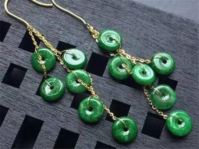 干青种翡翠价值高吗？讲一讲为什么满绿却没有水头！   第2张