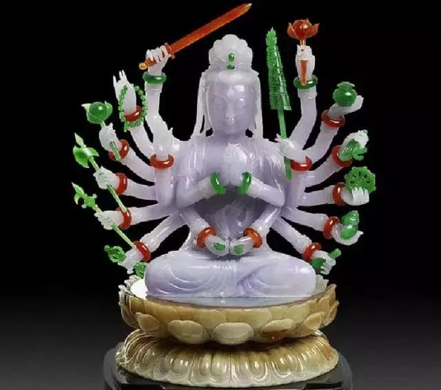 
                为了给观音戴上翡翠手镯，他们竟这样做！
   第1张