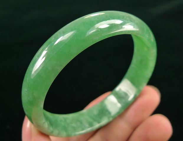糯种翡翠手镯好不好？正确的挑选方法很重要！   第2张